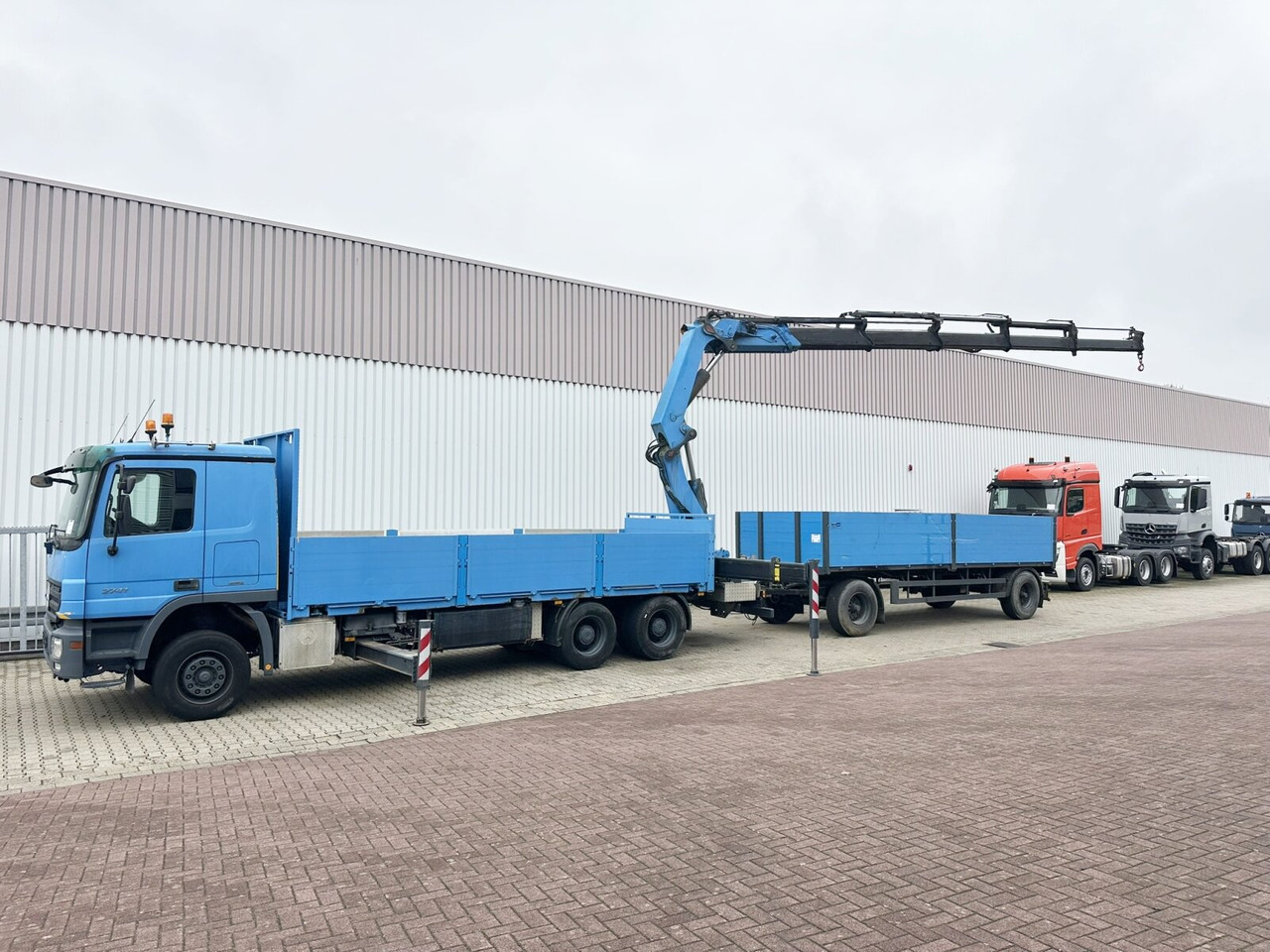 Mercedes-Benz Actros 2741 L 6x4 Actros 2741 L 6x4, Twist-Lock ausz. auf 3m, Heckkran Palfinger PK 42502-D, Funk - شاحنات مسطحة, شاحنة كرين: صور 3 Mercedes-Benz Actros 2741 L 6x4 Actros 2741 L 6x4, Twist-Lock ausz. auf 3m, Heckkran Palfinger PK 42502-D, Funk - شاحنات مسطحة, شاحنة كرين: صور 3