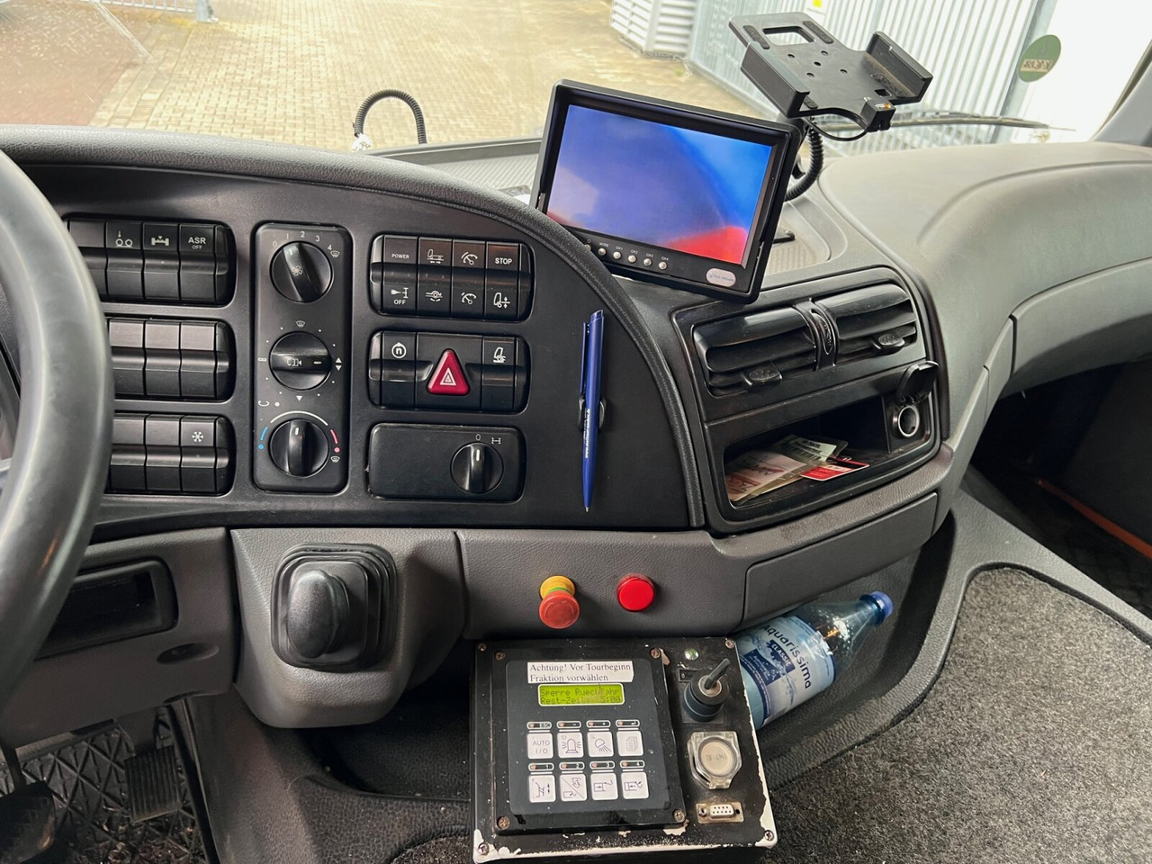 Mercedes-Benz Actros 3241 L 8x2/6 Actros 3241 L 8x2/6, 2x Lenkachse, Zöller Medium XL, Zöller-Schüttung - شاحنة القمامة: صور 5 Mercedes-Benz Actros 3241 L 8x2/6 Actros 3241 L 8x2/6, 2x Lenkachse, Zöller Medium XL, Zöller-Schüttung - شاحنة القمامة: صور 5