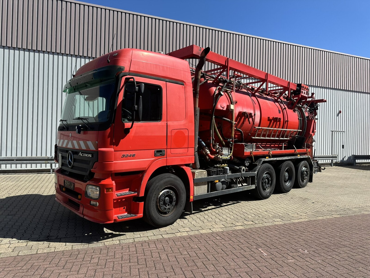 Mercedes-Benz Actros 3246 L 8x2 Actros 3246 L 8x2, Hellmers Saug- und Spülwagen ca. 15m³ - شاحنة: صور 1 Mercedes-Benz Actros 3246 L 8x2 Actros 3246 L 8x2, Hellmers Saug- und Spülwagen ca. 15m³ - شاحنة: صور 1