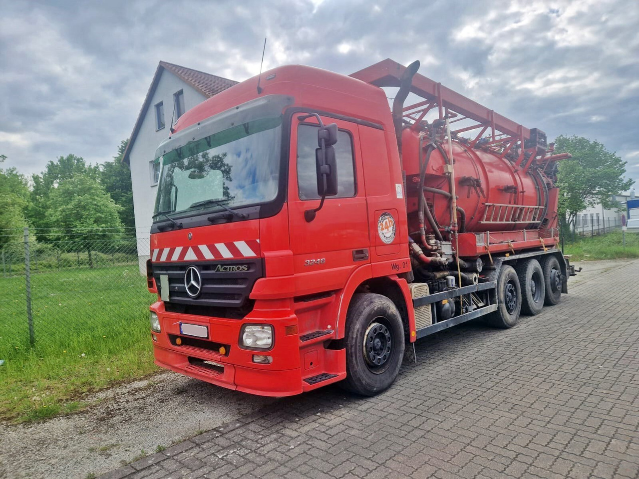 Mercedes-Benz Actros 3246 L 8x2 Actros 3246 L 8x2, Hellmers Saug- und Spülwagen ca. 15m³ - شاحنة: صور 1 Mercedes-Benz Actros 3246 L 8x2 Actros 3246 L 8x2, Hellmers Saug- und Spülwagen ca. 15m³ - شاحنة: صور 1