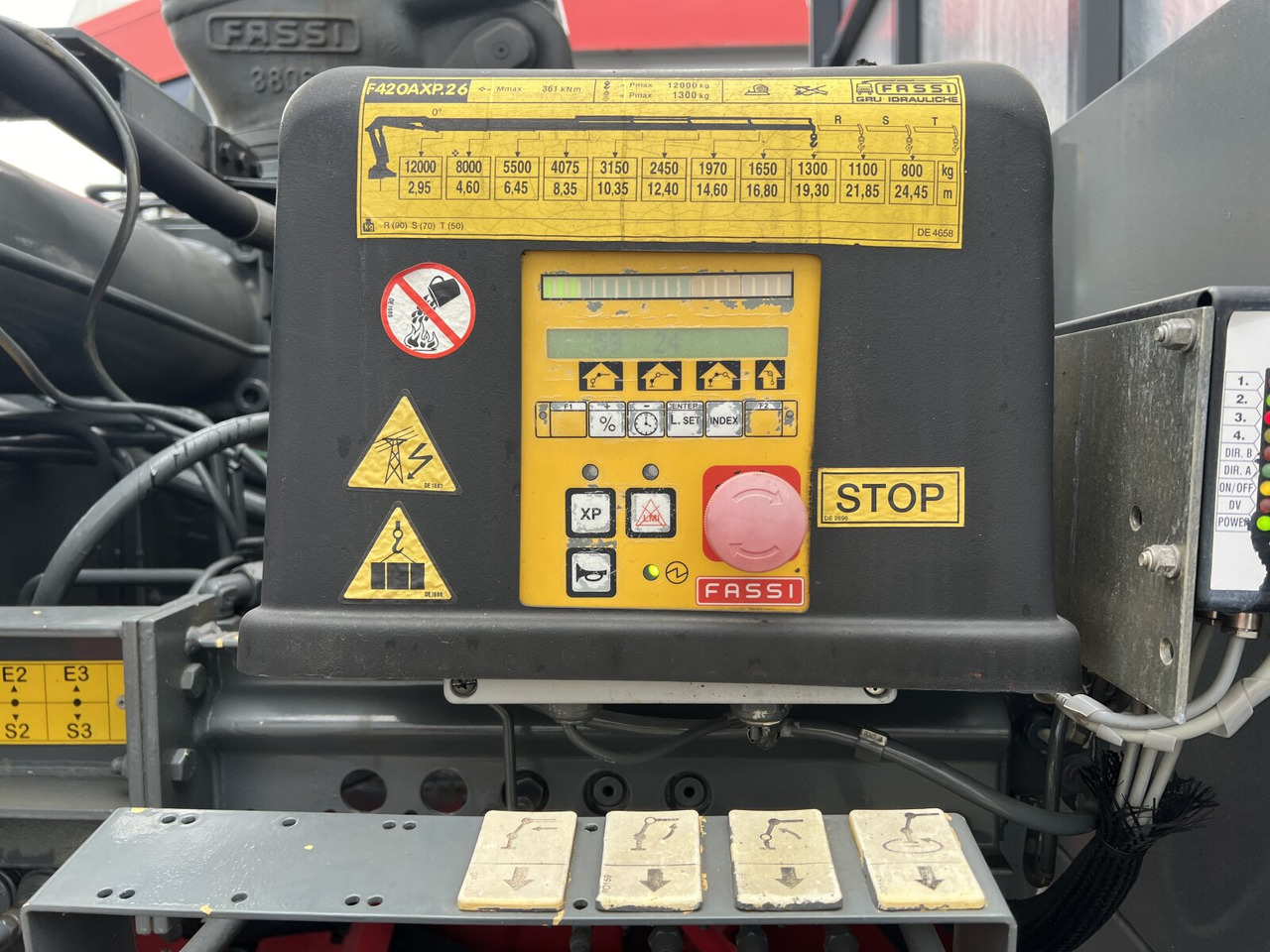 Mercedes-Benz Actros 3346 AK 6x6 Actros 3346 AK 6x6, 134t Anhängelast WSK, Heckkran Fassi F420AXP.26, Funk, Winde - شاحنة كرين: صور 3 Mercedes-Benz Actros 3346 AK 6x6 Actros 3346 AK 6x6, 134t Anhängelast WSK, Heckkran Fassi F420AXP.26, Funk, Winde - شاحنة كرين: صور 3