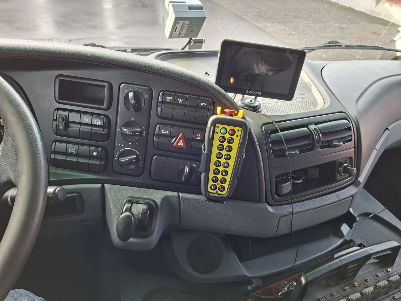 Mercedes-Benz Actros 4146 K 8x4/4 Actros 4146 K 8x4/4, Retarder, Kran Hiab XS 477 E-7 HiPro, Bj. 2010, Flyjib, Seilwinde, Funk - شاحنة ذات الخطاف, شاحنة كرين: صور 5 Mercedes-Benz Actros 4146 K 8x4/4 Actros 4146 K 8x4/4, Retarder, Kran Hiab XS 477 E-7 HiPro, Bj. 2010, Flyjib, Seilwinde, Funk - شاحنة ذات الخطاف, شاحنة كرين: صور 5