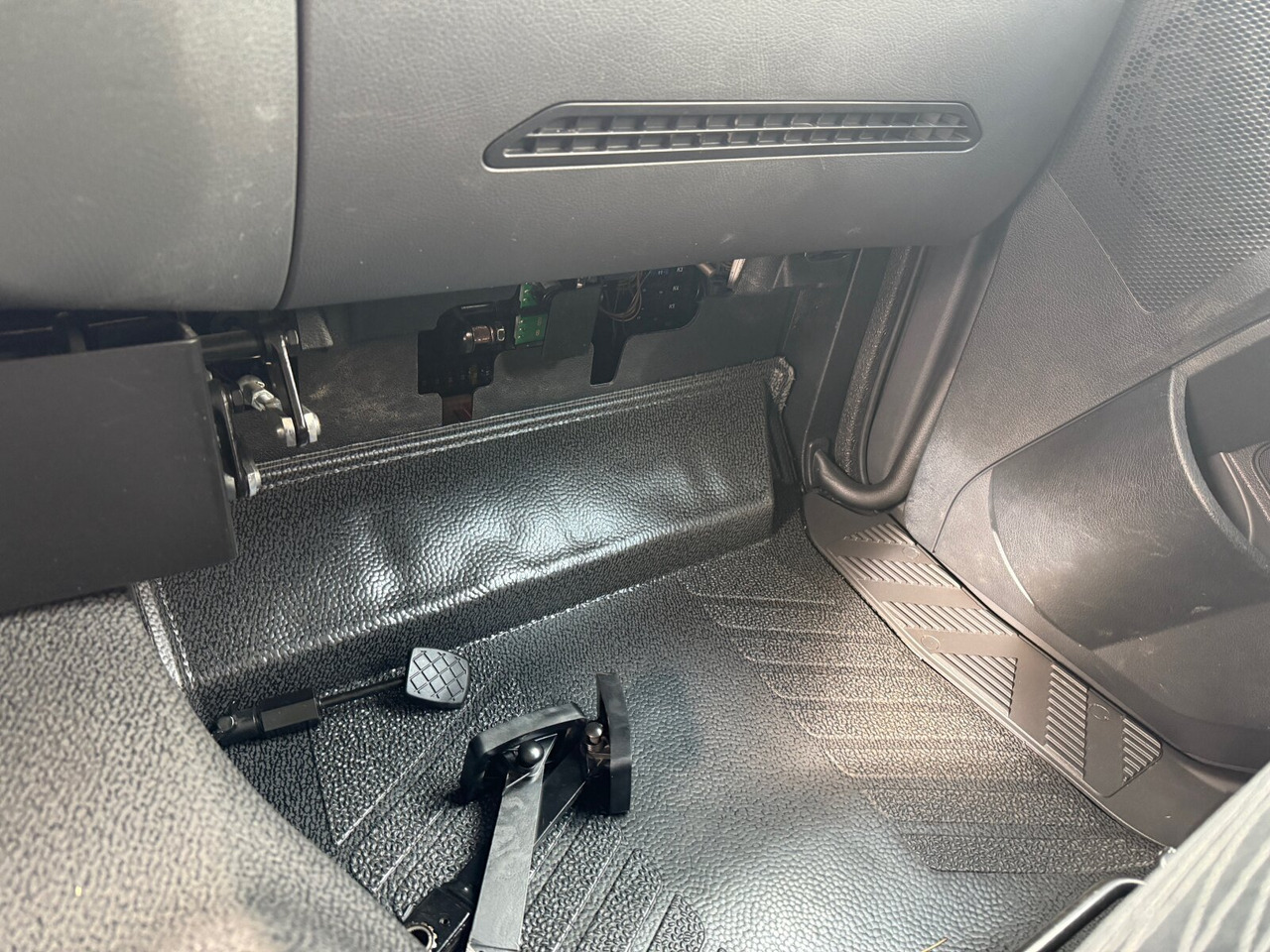 Mercedes-Benz Arocs 1827/30 A 4x4 Arocs 1827/30 A 4x4, Ex-! - شاحنات مسطحة: صور 3 Mercedes-Benz Arocs 1827/30 A 4x4 Arocs 1827/30 A 4x4, Ex-! - شاحنات مسطحة: صور 3