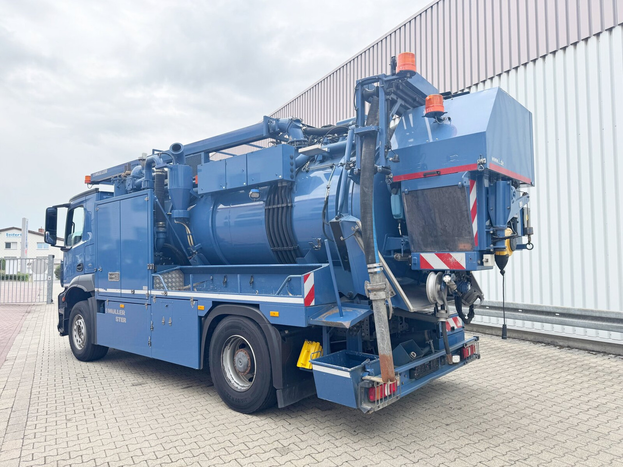 Mercedes-Benz Arocs 1843 L 4x2 Arocs 1843 L 4x2, Müller Canalmaster ca. 8m³, Standheizung, Funk - شاحنة: صور 4 Mercedes-Benz Arocs 1843 L 4x2 Arocs 1843 L 4x2, Müller Canalmaster ca. 8m³, Standheizung, Funk - شاحنة: صور 4
