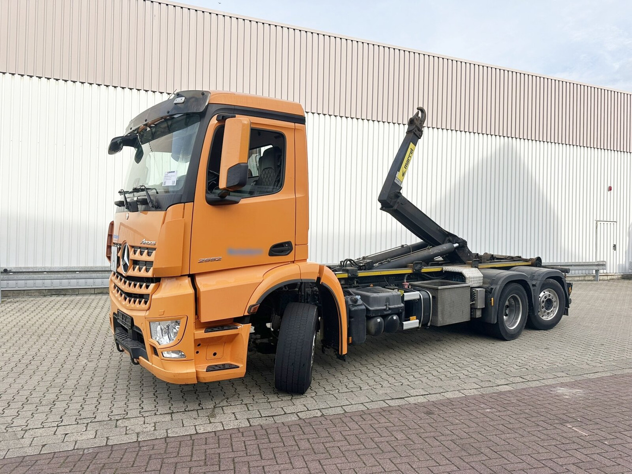 Mercedes-Benz Arocs 2552 L 6x2 Arocs 2552 L 6x2, Lenk-/Liftachse - شاحنة ذات الخطاف: صور 1 Mercedes-Benz Arocs 2552 L 6x2 Arocs 2552 L 6x2, Lenk-/Liftachse - شاحنة ذات الخطاف: صور 1