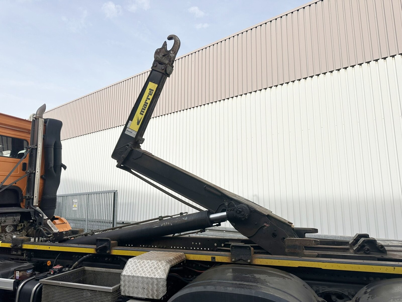 Mercedes-Benz Arocs 2552 L 6x2 Arocs 2552 L 6x2, Lenk-/Liftachse - شاحنة ذات الخطاف: صور 2 Mercedes-Benz Arocs 2552 L 6x2 Arocs 2552 L 6x2, Lenk-/Liftachse - شاحنة ذات الخطاف: صور 2