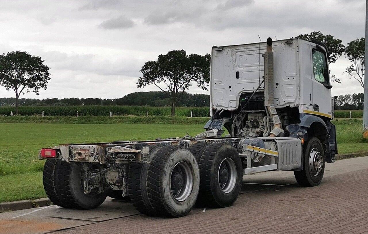 Mercedes-Benz Arocs 2642 K 6x4 Arocs 2642 K 6x4, Retarder, Motorabtrieb - شاحنة ذات الخطاف: صور 2 Mercedes-Benz Arocs 2642 K 6x4 Arocs 2642 K 6x4, Retarder, Motorabtrieb - شاحنة ذات الخطاف: صور 2