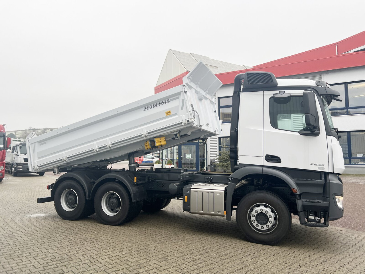 جديد قلابات Mercedes-Benz Arocs 2645 K 6x4 Arocs 2645 K 6x4, MultimediaCockpit, Bordmatik links: صور 9 جديد قلابات Mercedes-Benz Arocs 2645 K 6x4 Arocs 2645 K 6x4, MultimediaCockpit, Bordmatik links: صور 9