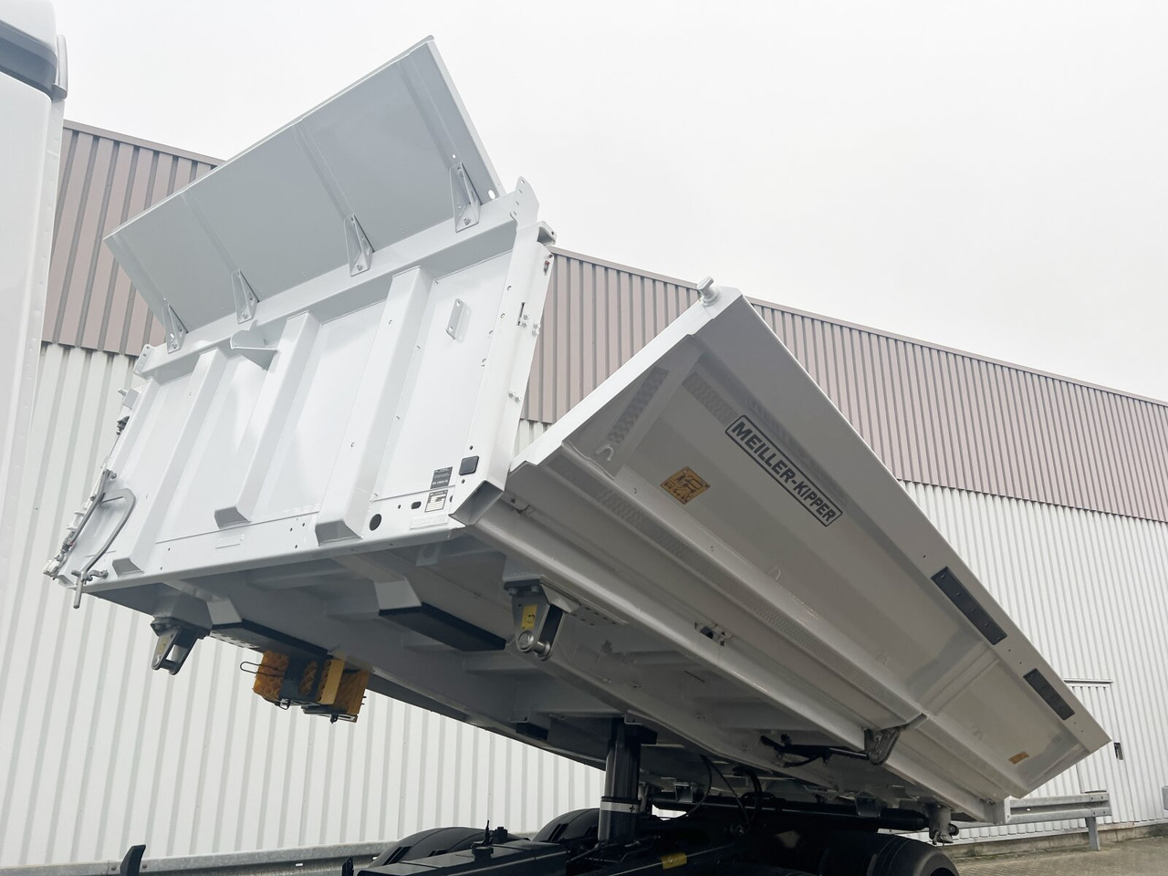Mercedes-Benz Arocs 2645 K 6x4 Arocs 2645 K 6x4, MultimediaCockpit, Bordmatik links - قلابات: صور 2 Mercedes-Benz Arocs 2645 K 6x4 Arocs 2645 K 6x4, MultimediaCockpit, Bordmatik links - قلابات: صور 2