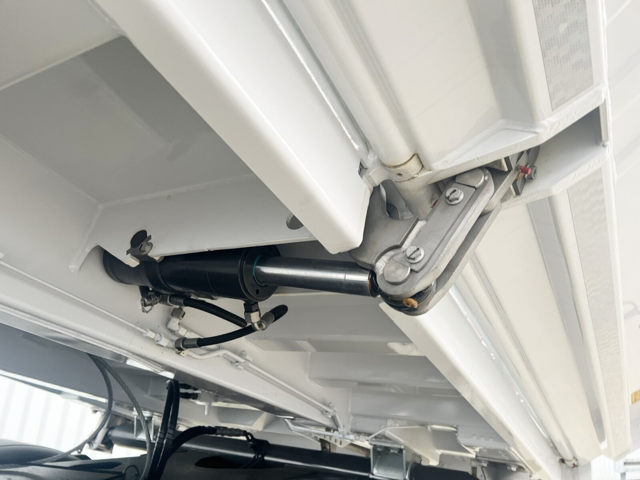 جديد قلابات Mercedes-Benz Arocs 2645 K 6x4 Arocs 2645 K 6x4, MultimediaCockpit, Bordmatik links: صور 14 جديد قلابات Mercedes-Benz Arocs 2645 K 6x4 Arocs 2645 K 6x4, MultimediaCockpit, Bordmatik links: صور 14