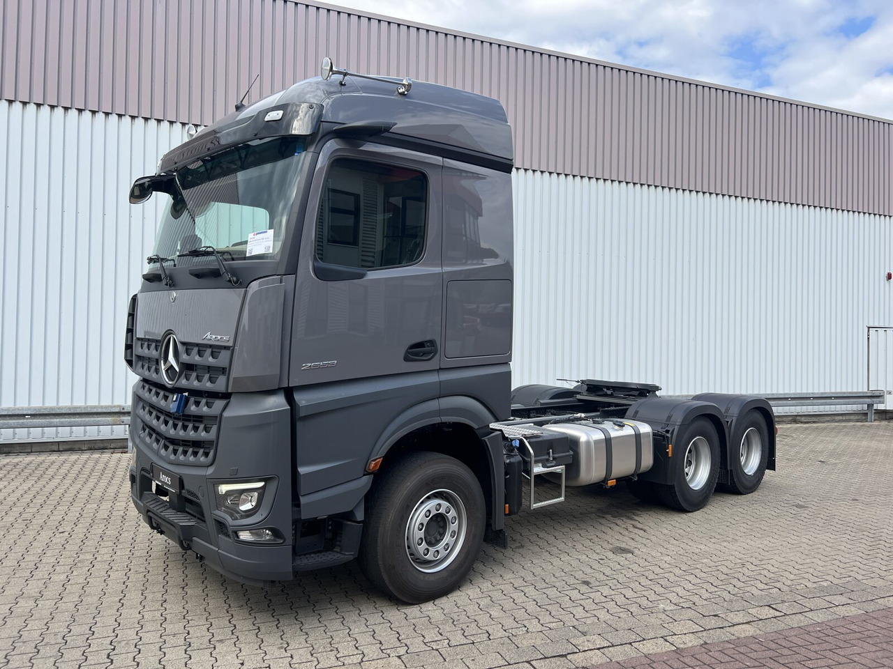Mercedes-Benz Arocs 2653 LS 6x4 Arocs 2653 LS 6x4, Retarder, MirrorCam, MultimediaCockpit, Navi, LED - شاحنة جرار: صور 1 Mercedes-Benz Arocs 2653 LS 6x4 Arocs 2653 LS 6x4, Retarder, MirrorCam, MultimediaCockpit, Navi, LED - شاحنة جرار: صور 1