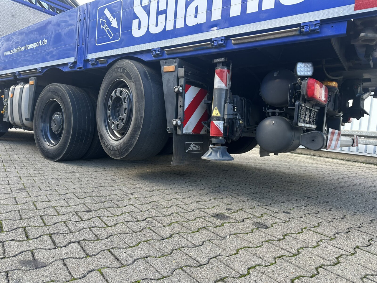 Mercedes-Benz Arocs 3245 L 8x2/6 Arocs 3245 L 8x2/6, Kran Fassi F 545 RA 2.26 XE, Jib, Funk, 29,7 m - 400 kg - شاحنة كرين, شاحنات مسطحة: صور 4 Mercedes-Benz Arocs 3245 L 8x2/6 Arocs 3245 L 8x2/6, Kran Fassi F 545 RA 2.26 XE, Jib, Funk, 29,7 m - 400 kg - شاحنة كرين, شاحنات مسطحة: صور 4