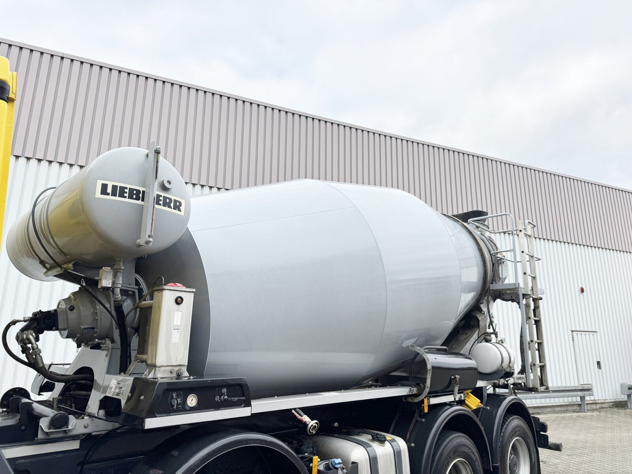 Mercedes-Benz Arocs 3246 B 8x4/4 Arocs 3246 B 8x4/4, Liebherr HTM 905 Mischer, 9m³, Multimedia Cockpit, Navi - شاحنة خلاطة خرسانة: صور 4 Mercedes-Benz Arocs 3246 B 8x4/4 Arocs 3246 B 8x4/4, Liebherr HTM 905 Mischer, 9m³, Multimedia Cockpit, Navi - شاحنة خلاطة خرسانة: صور 4