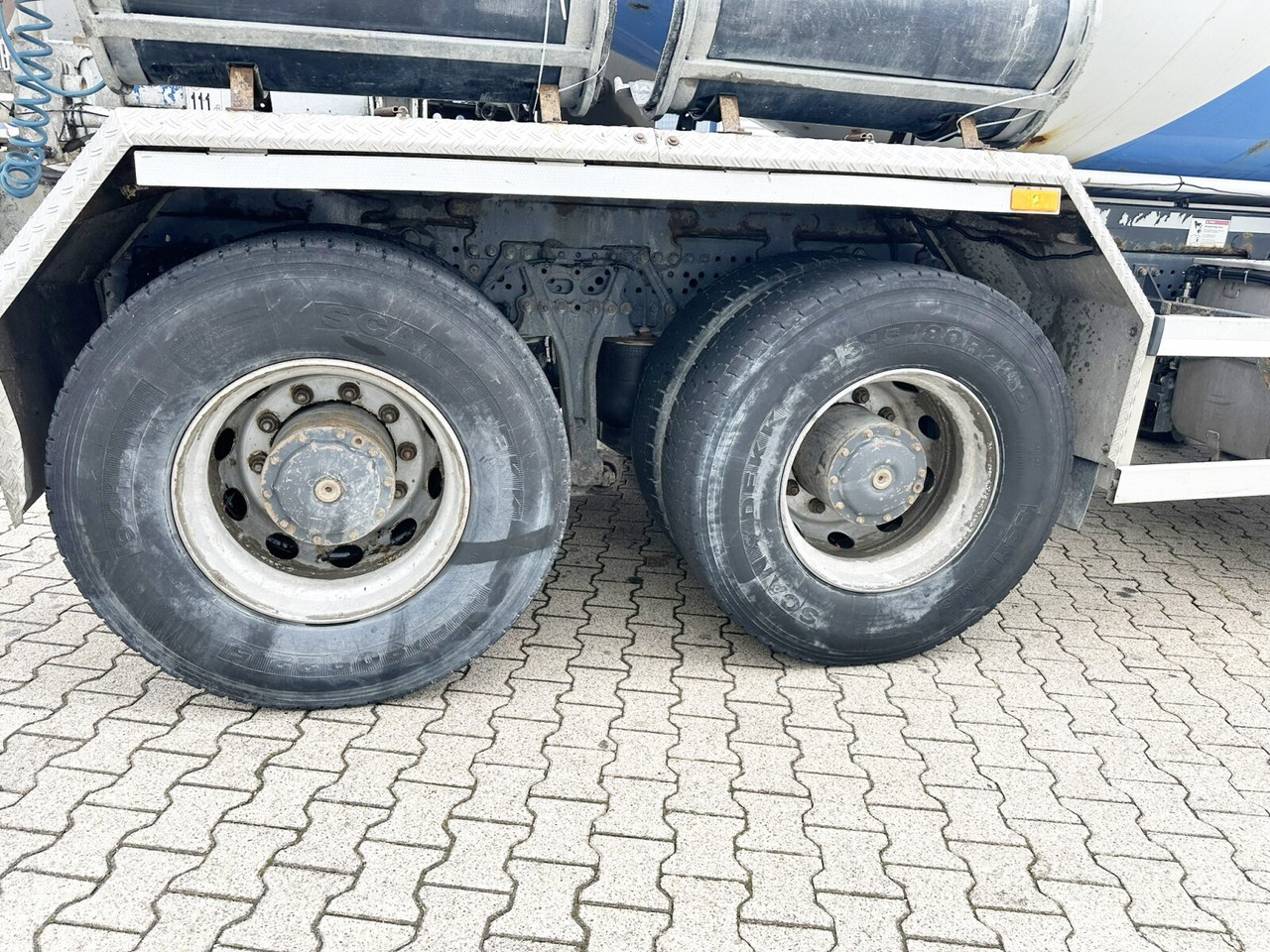 Mercedes-Benz Arocs 3251 8x4/4 Arocs 3251 8x4/4, Betonmischer Liebherr ca. 9m³ - شاحنة خلاطة خرسانة: صور 3 Mercedes-Benz Arocs 3251 8x4/4 Arocs 3251 8x4/4, Betonmischer Liebherr ca. 9m³ - شاحنة خلاطة خرسانة: صور 3