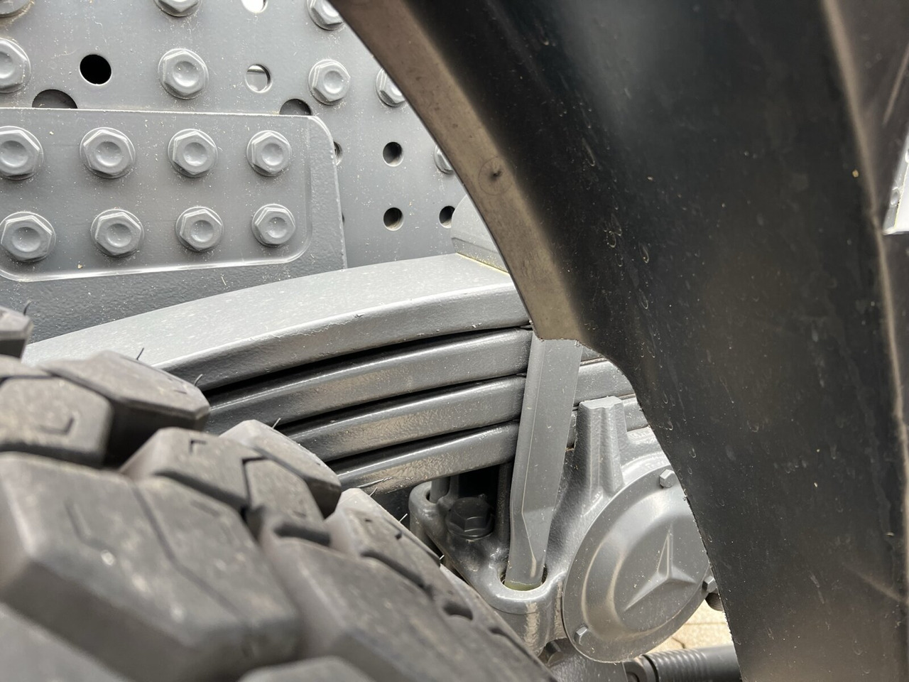 Mercedes-Benz Arocs 4163/8x4 Arocs 4163/8x4, Hiab 26.59, Funk, Multimedia Cockpit, - شاحنة ذات الخطاف: صور 2 Mercedes-Benz Arocs 4163/8x4 Arocs 4163/8x4, Hiab 26.59, Funk, Multimedia Cockpit, - شاحنة ذات الخطاف: صور 2