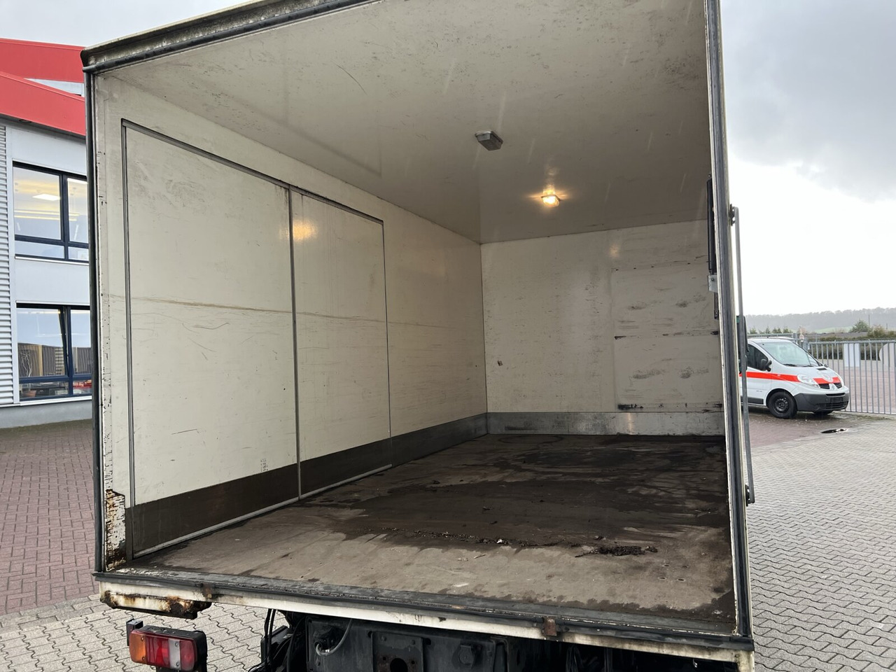Mercedes-Benz Atego 1018 L 4x2 Atego 1018 L 4x2 mit MBB LBW - بصندوق مغلق شاحنة: صور 2 Mercedes-Benz Atego 1018 L 4x2 Atego 1018 L 4x2 mit MBB LBW - بصندوق مغلق شاحنة: صور 2