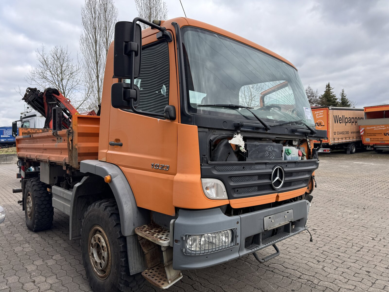 الشاسيه شاحنة, شاحنة كرين Mercedes-Benz Atego 1023 A 4x4 mit Unfallschaden! Atego 1023 A 4x4, Einzelbereifung, Heckkran Palfinger PK4501-B, Funk, UNFALLSCHADEN!: صور 11