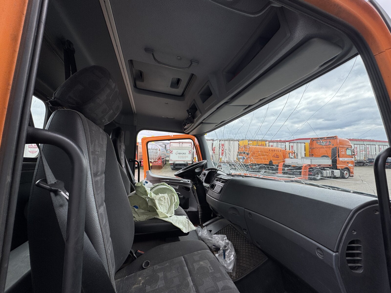 الشاسيه شاحنة, شاحنة كرين Mercedes-Benz Atego 1023 A 4x4 mit Unfallschaden! Atego 1023 A 4x4, Einzelbereifung, Heckkran Palfinger PK4501-B, Funk, UNFALLSCHADEN!: صور 14