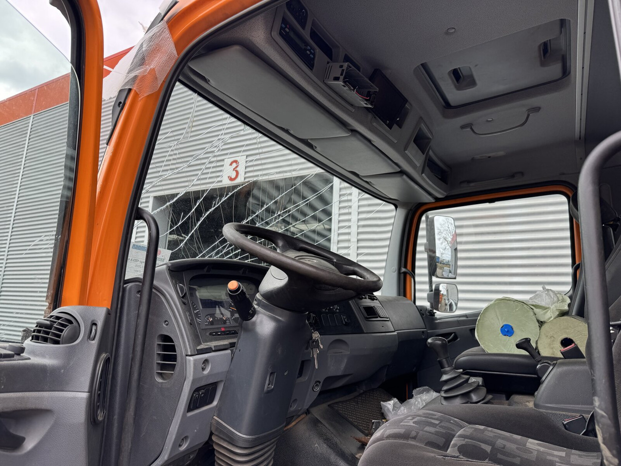 الشاسيه شاحنة, شاحنة كرين Mercedes-Benz Atego 1023 A 4x4 mit Unfallschaden! Atego 1023 A 4x4, Einzelbereifung, Heckkran Palfinger PK4501-B, Funk, UNFALLSCHADEN!: صور 13