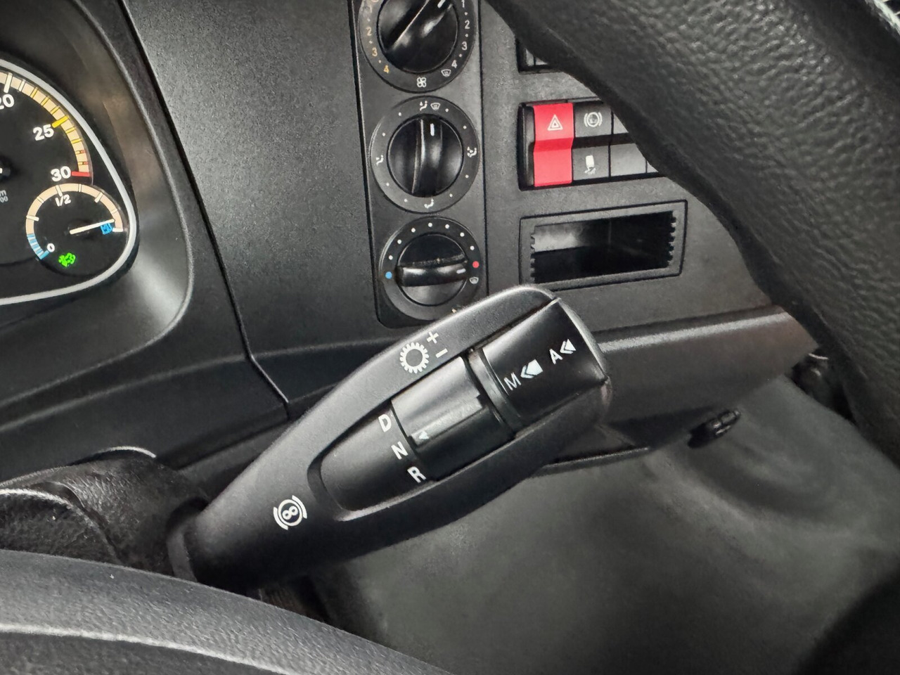Mercedes-Benz Atego 1023 K 4x2 Atego 1023 K 4x2, 2x AHK - قلابات: صور 5 Mercedes-Benz Atego 1023 K 4x2 Atego 1023 K 4x2, 2x AHK - قلابات: صور 5