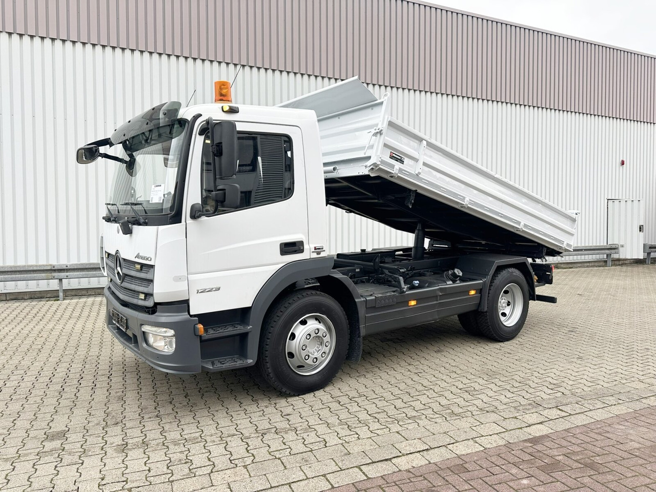 Mercedes-Benz Atego 1223 K 4x2 Atego 1223 K 4x2, AHK-Öl - قلابات: صور 1 Mercedes-Benz Atego 1223 K 4x2 Atego 1223 K 4x2, AHK-Öl - قلابات: صور 1