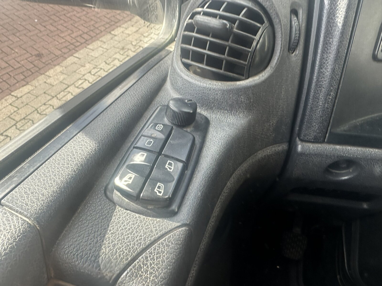 Mercedes-Benz Atego 1223 K 4x2 Atego 1223 K 4x2, AHK-Öl - قلابات: صور 3 Mercedes-Benz Atego 1223 K 4x2 Atego 1223 K 4x2, AHK-Öl - قلابات: صور 3