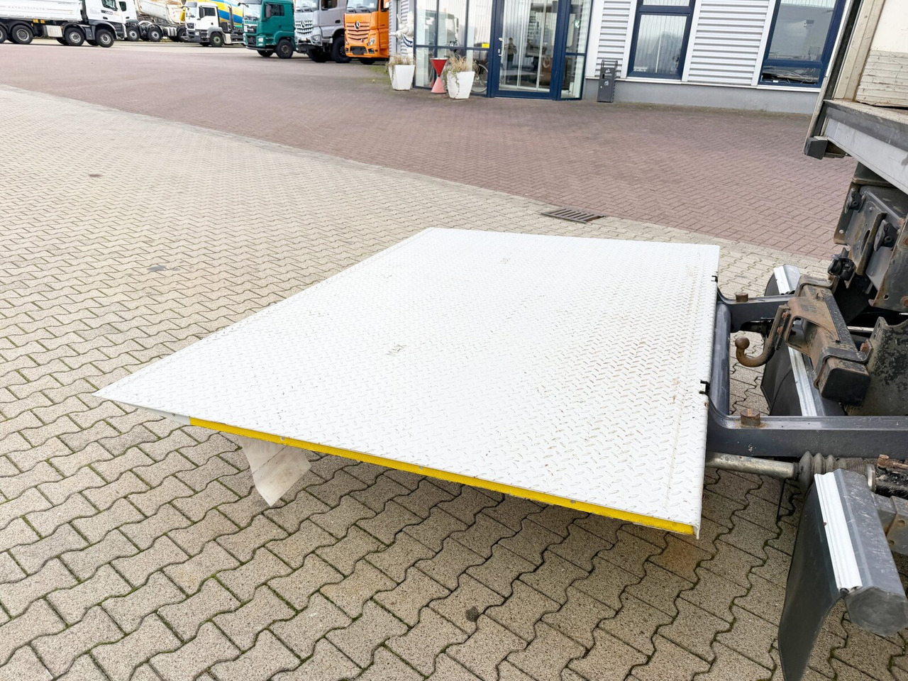 Mercedes-Benz Atego 1330 4x4 Atego 1330 4x4, Iso-Koffer mit Heizung, LBW - بصندوق مغلق شاحنة: صور 2 Mercedes-Benz Atego 1330 4x4 Atego 1330 4x4, Iso-Koffer mit Heizung, LBW - بصندوق مغلق شاحنة: صور 2