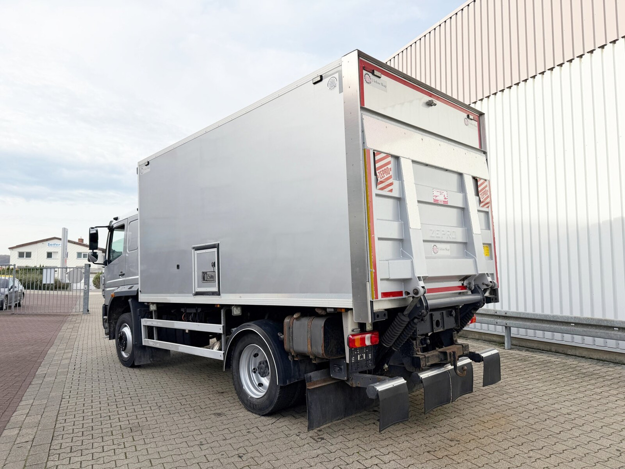 Mercedes-Benz Atego 1330 4x4 Atego 1330 4x4, Iso-Koffer mit Heizung, LBW - بصندوق مغلق شاحنة: صور 3 Mercedes-Benz Atego 1330 4x4 Atego 1330 4x4, Iso-Koffer mit Heizung, LBW - بصندوق مغلق شاحنة: صور 3