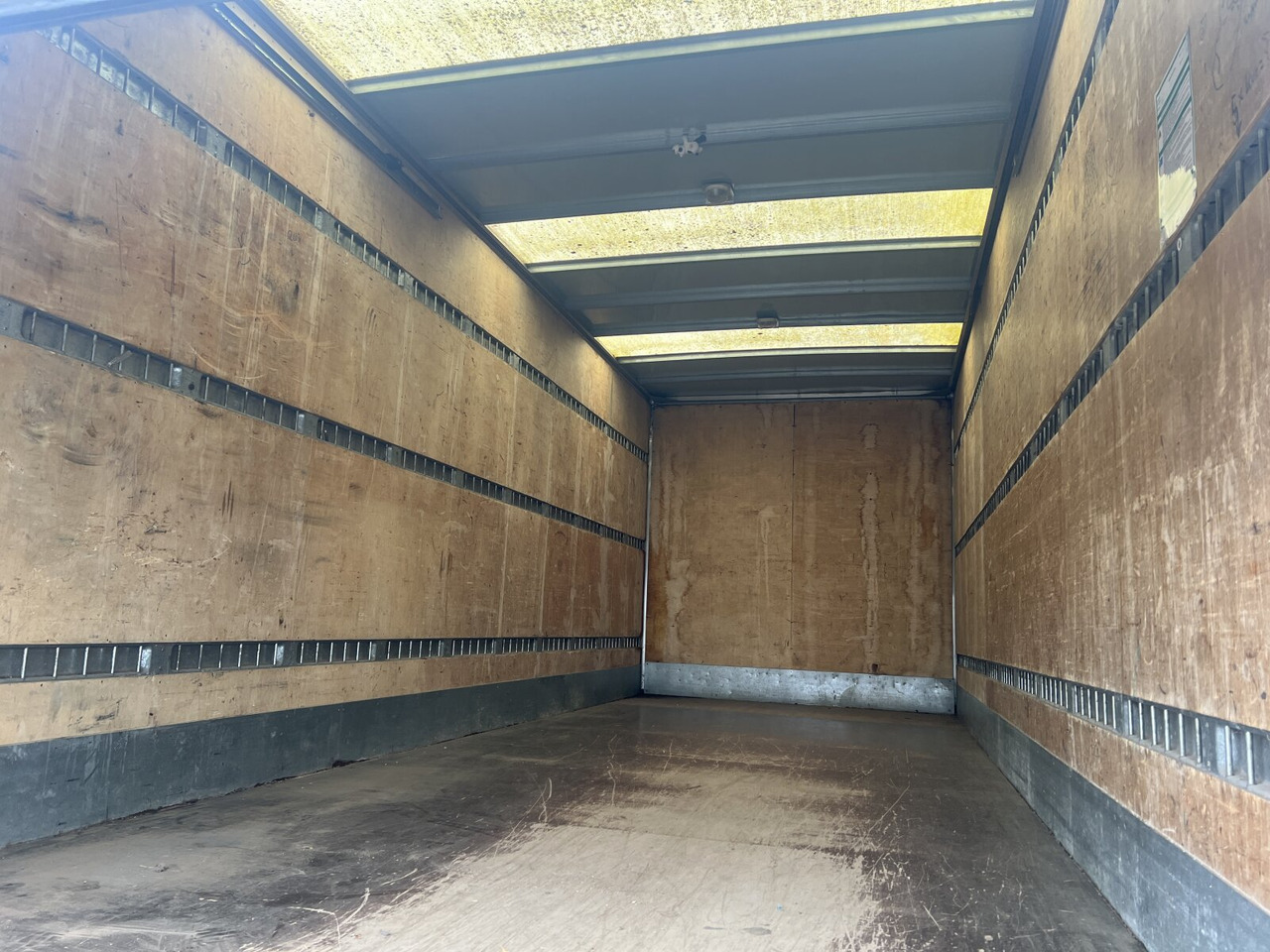 بصندوق مغلق شاحنة Mercedes-Benz Atego 815L 4x2 Atego 815L 4x2: صور 6