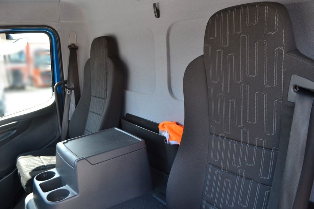 Mercedes-Benz Atego 816 4x2 Atego 816 4x2, City-Abroller - شاحنة ذات الخطاف: صور 5 Mercedes-Benz Atego 816 4x2 Atego 816 4x2, City-Abroller - شاحنة ذات الخطاف: صور 5