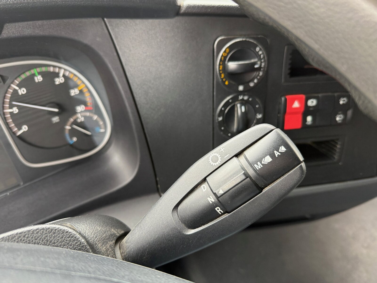 Mercedes-Benz Atego 818/23 LK 4x2 Atego 818/23 LK 4x2, 2x AHK - قلابات: صور 5 Mercedes-Benz Atego 818/23 LK 4x2 Atego 818/23 LK 4x2, 2x AHK - قلابات: صور 5