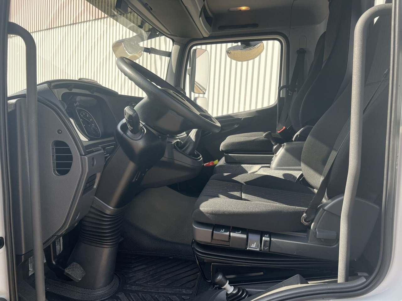 Mercedes-Benz Atego 818 K 4x2 Atego 818 K 4x2, 2x AHK, Meiller-Kipper, mehrfach Vorhanden! - قلابات: صور 4 Mercedes-Benz Atego 818 K 4x2 Atego 818 K 4x2, 2x AHK, Meiller-Kipper, mehrfach Vorhanden! - قلابات: صور 4
