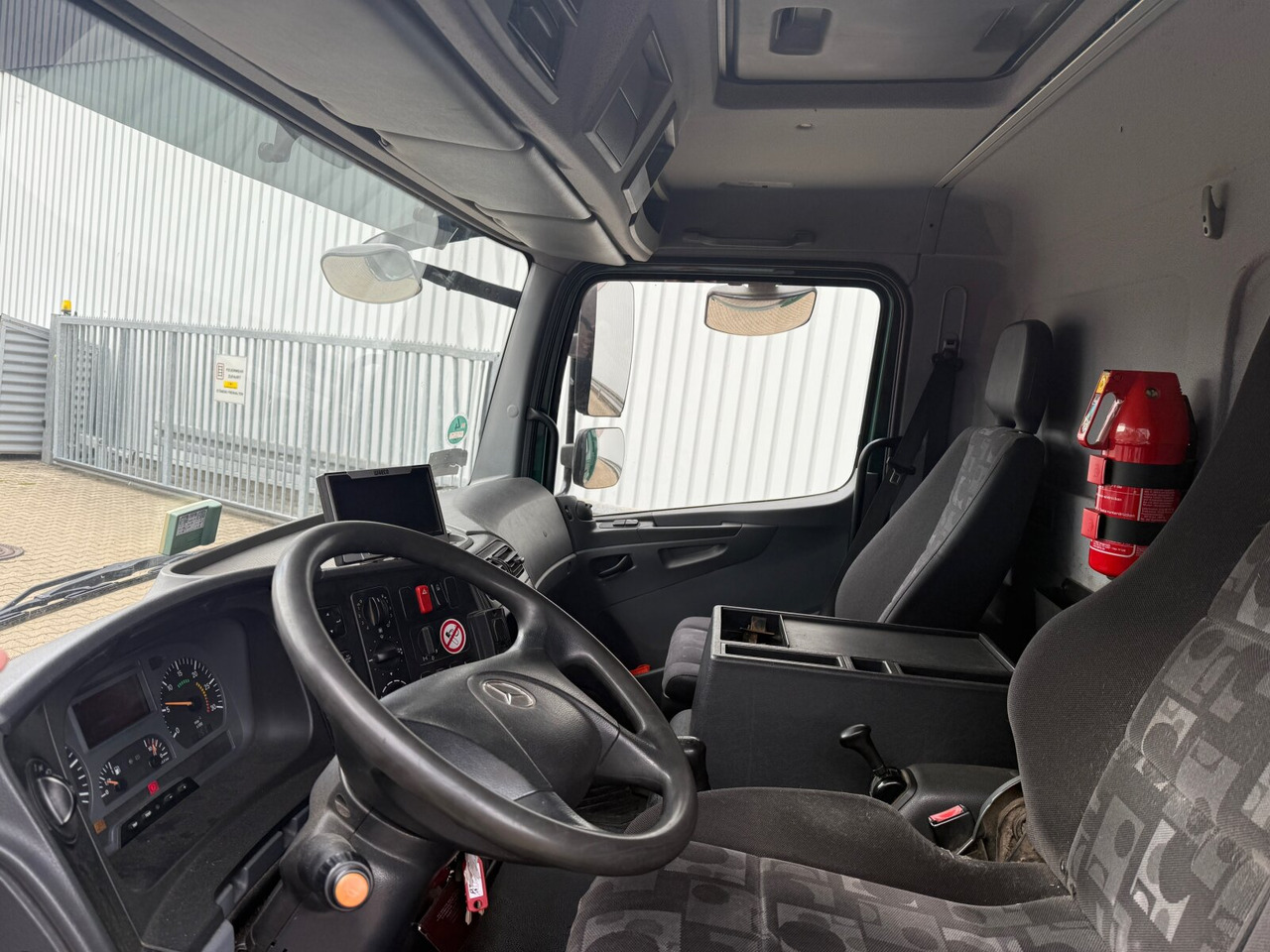 Mercedes-Benz Atego 818 L 4x2 Atego 818 L 4x2, Getränkekoffer, 2x AHK - بصندوق مغلق شاحنة: صور 3 Mercedes-Benz Atego 818 L 4x2 Atego 818 L 4x2, Getränkekoffer, 2x AHK - بصندوق مغلق شاحنة: صور 3