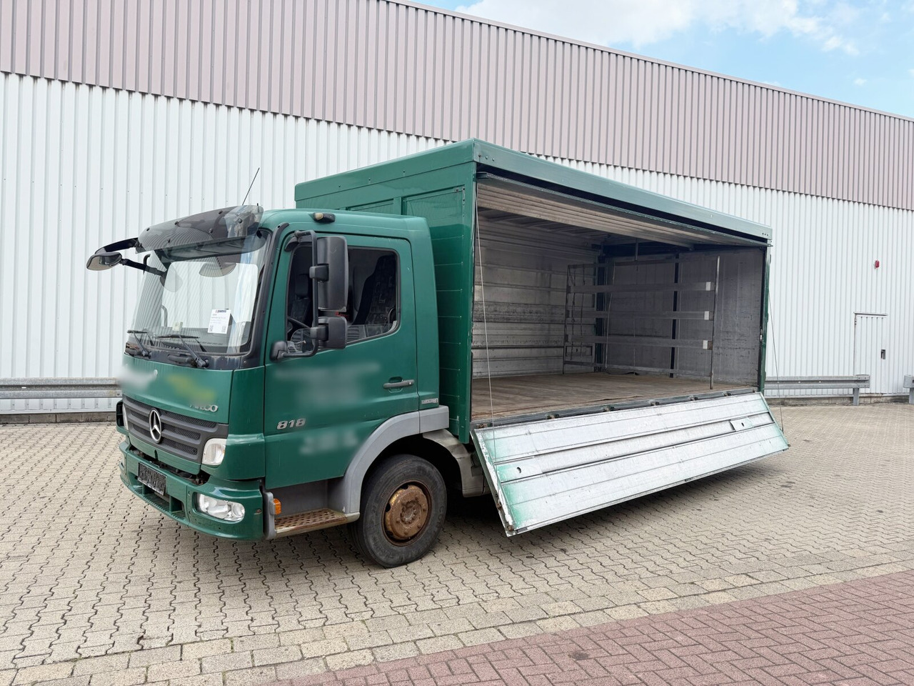 Mercedes-Benz Atego 818 L 4x2 Atego 818 L 4x2, Getränkekoffer, 2x AHK - بصندوق مغلق شاحنة: صور 1 Mercedes-Benz Atego 818 L 4x2 Atego 818 L 4x2, Getränkekoffer, 2x AHK - بصندوق مغلق شاحنة: صور 1