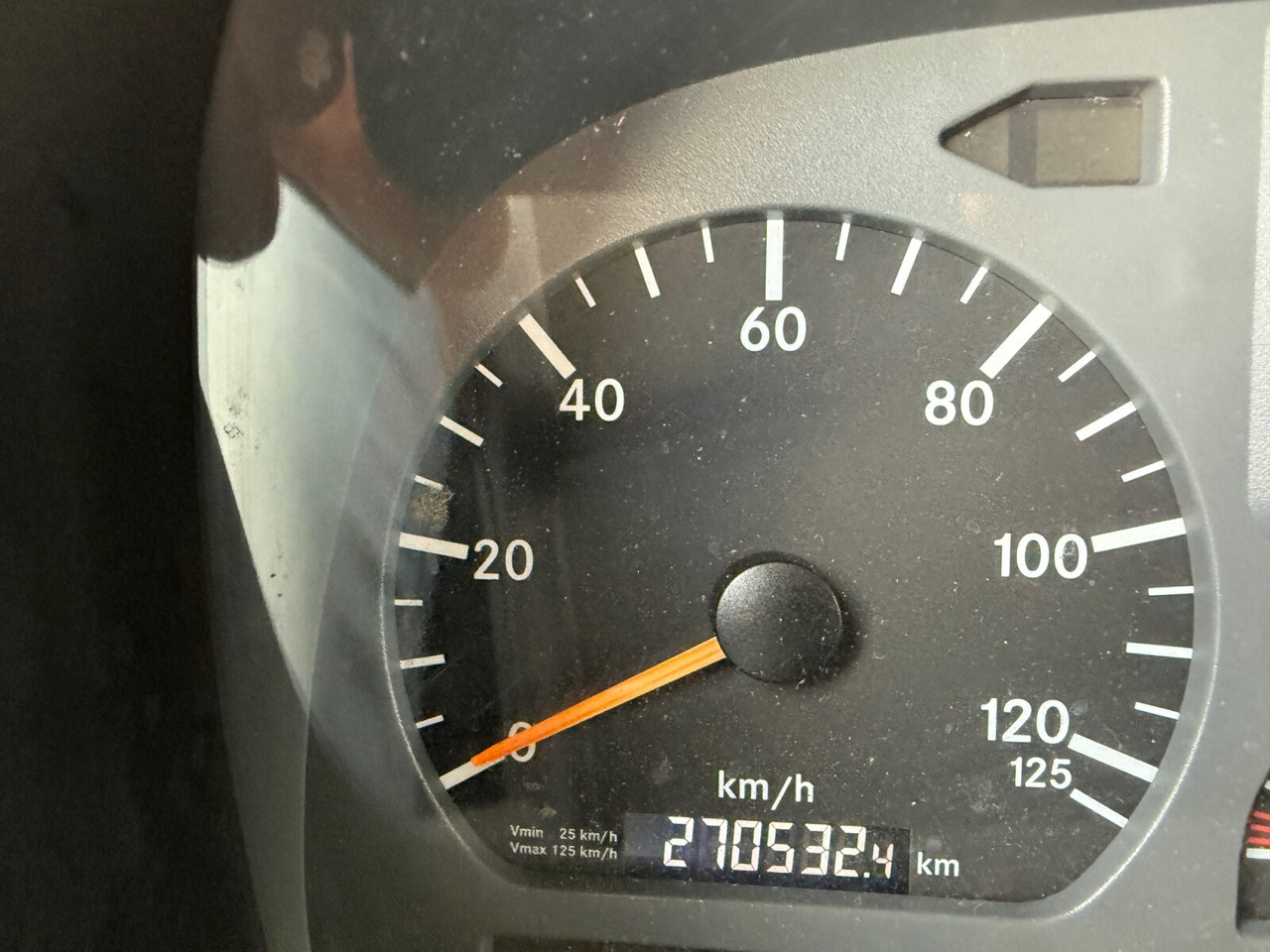 Mercedes-Benz Atego 818 L 4x2 Atego 818 L 4x2, Getränkekoffer, 2x AHK - بصندوق مغلق شاحنة: صور 4 Mercedes-Benz Atego 818 L 4x2 Atego 818 L 4x2, Getränkekoffer, 2x AHK - بصندوق مغلق شاحنة: صور 4