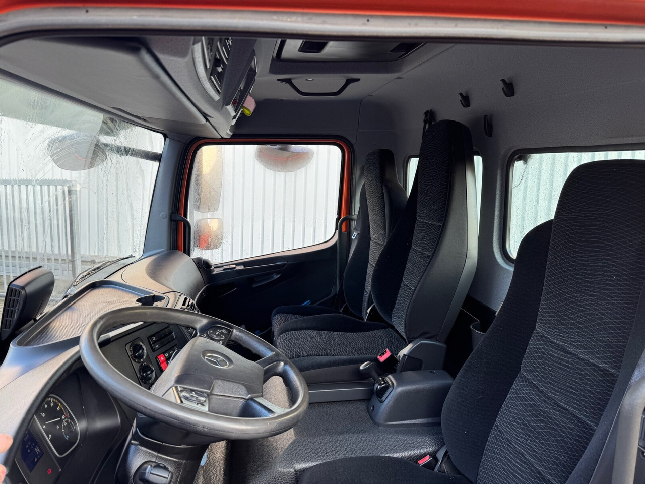 Mercedes-Benz Atego 824 L 4x2 Atego 824 L 4x2, Motorabtrieb, City-Abroller - شاحنة ذات الخطاف: صور 4 Mercedes-Benz Atego 824 L 4x2 Atego 824 L 4x2, Motorabtrieb, City-Abroller - شاحنة ذات الخطاف: صور 4