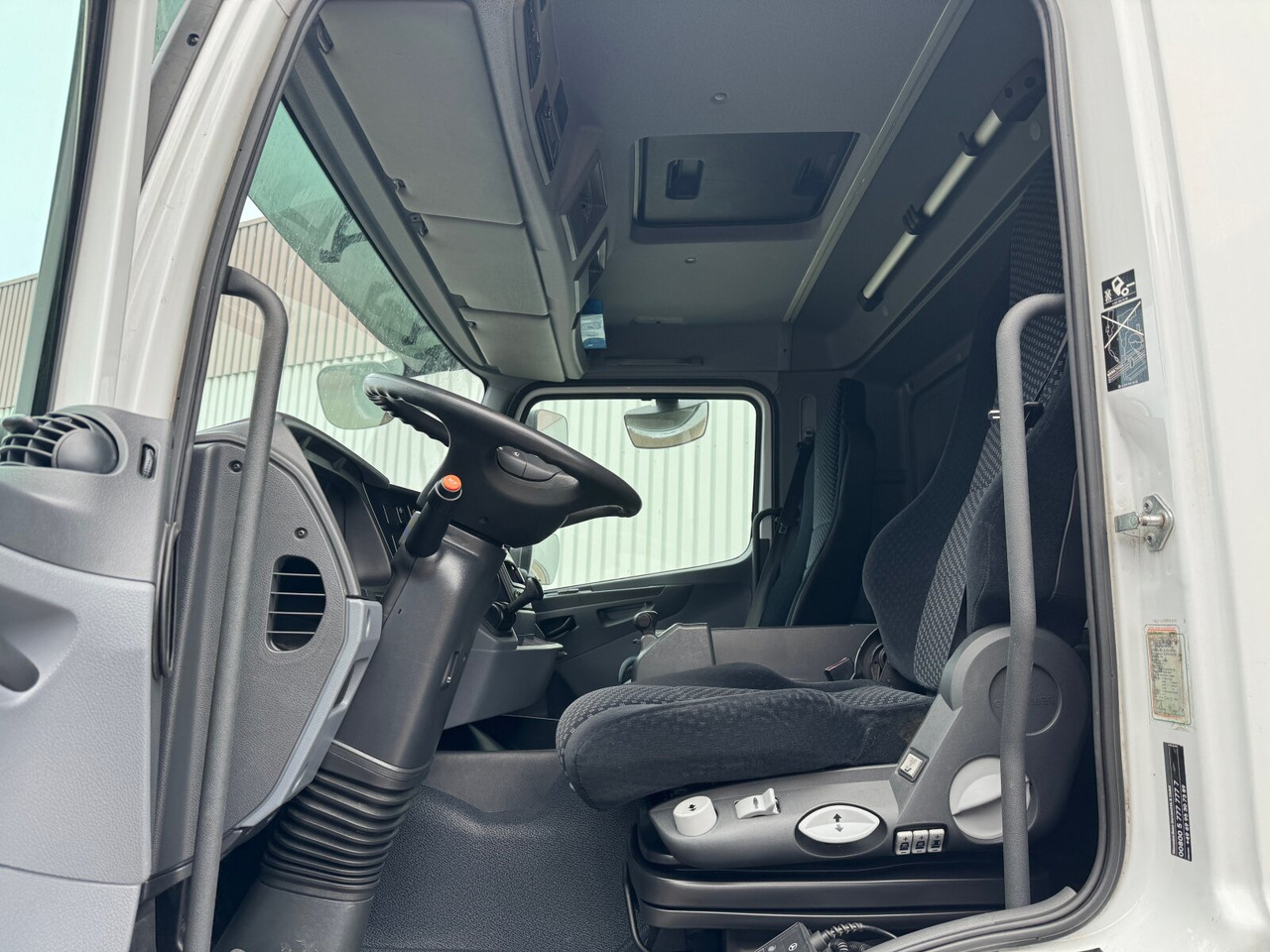 Mercedes-Benz Axor 1833 L 4x2 Axor 1833 L 4x2, Getränkekoffer - بصندوق مغلق شاحنة: صور 2 Mercedes-Benz Axor 1833 L 4x2 Axor 1833 L 4x2, Getränkekoffer - بصندوق مغلق شاحنة: صور 2