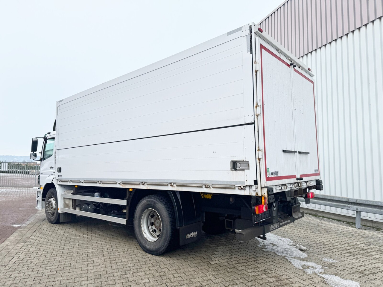 بصندوق مغلق شاحنة Mercedes-Benz Axor 1833 L 4x2 Axor 1833 L 4x2, Getränkekoffer: صور 10 بصندوق مغلق شاحنة Mercedes-Benz Axor 1833 L 4x2 Axor 1833 L 4x2, Getränkekoffer: صور 10