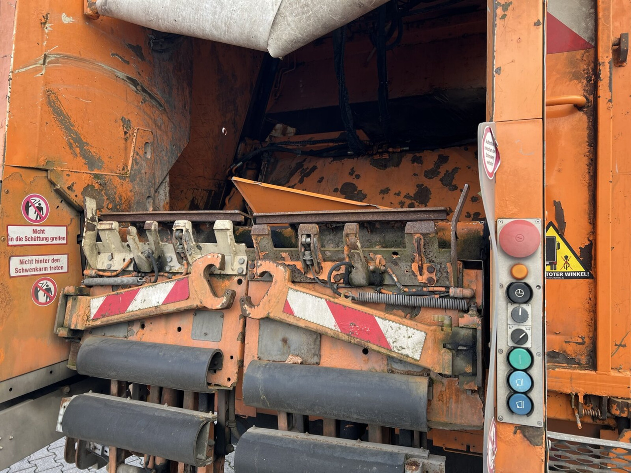 Mercedes-Benz Econic 2633 L 6x2/4 NLA Econic 2633 L 6x2/4 NLA, Lenkachse, Zöller Medium XL, Zöller-Schüttung - شاحنة القمامة: صور 2 Mercedes-Benz Econic 2633 L 6x2/4 NLA Econic 2633 L 6x2/4 NLA, Lenkachse, Zöller Medium XL, Zöller-Schüttung - شاحنة القمامة: صور 2