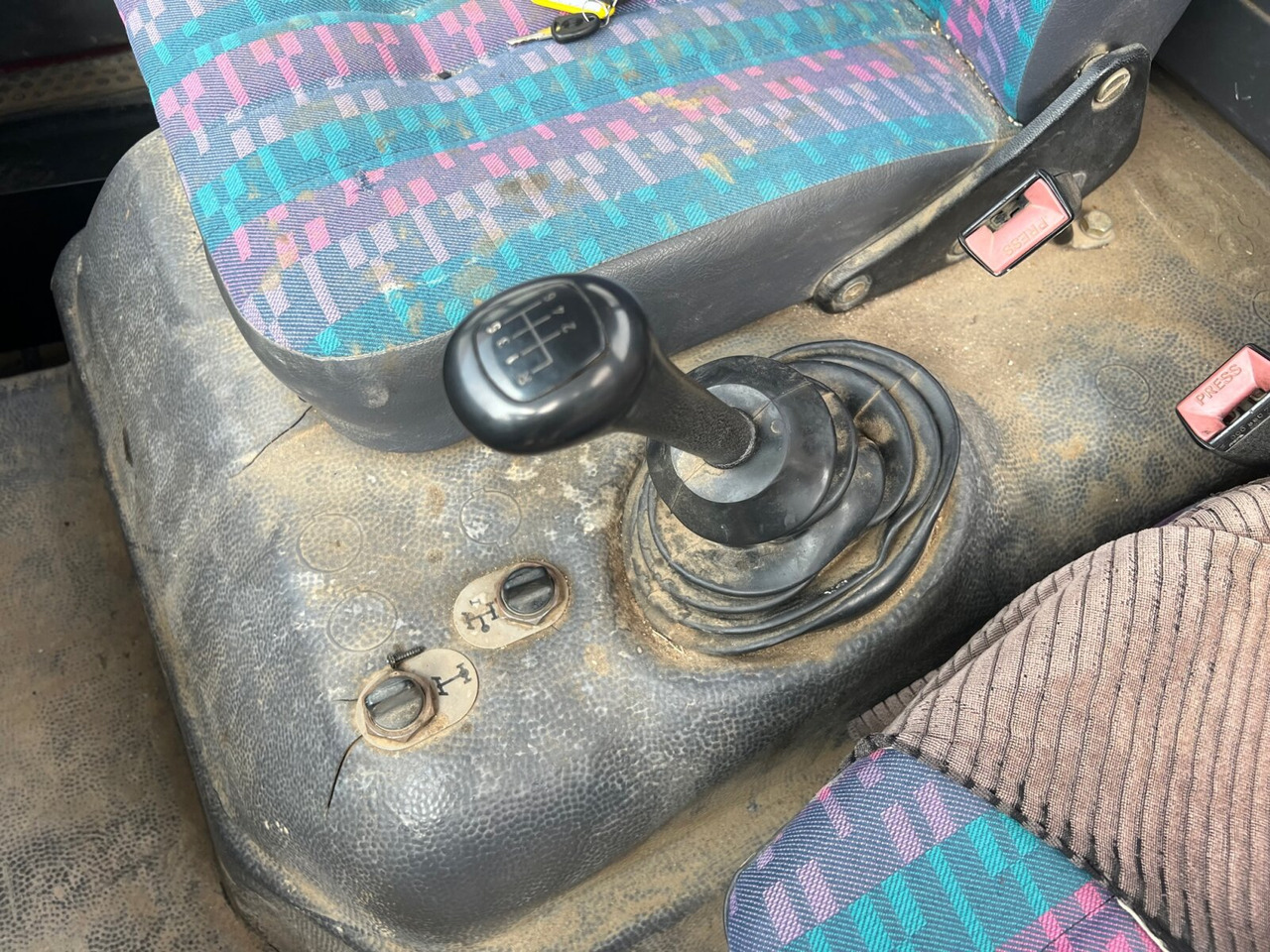 Mercedes-Benz LK 1117 K 4x2 LK 1117 K 4x2, 6-Zylinder Motor, 2x AHK - قلابات: صور 4 Mercedes-Benz LK 1117 K 4x2 LK 1117 K 4x2, 6-Zylinder Motor, 2x AHK - قلابات: صور 4