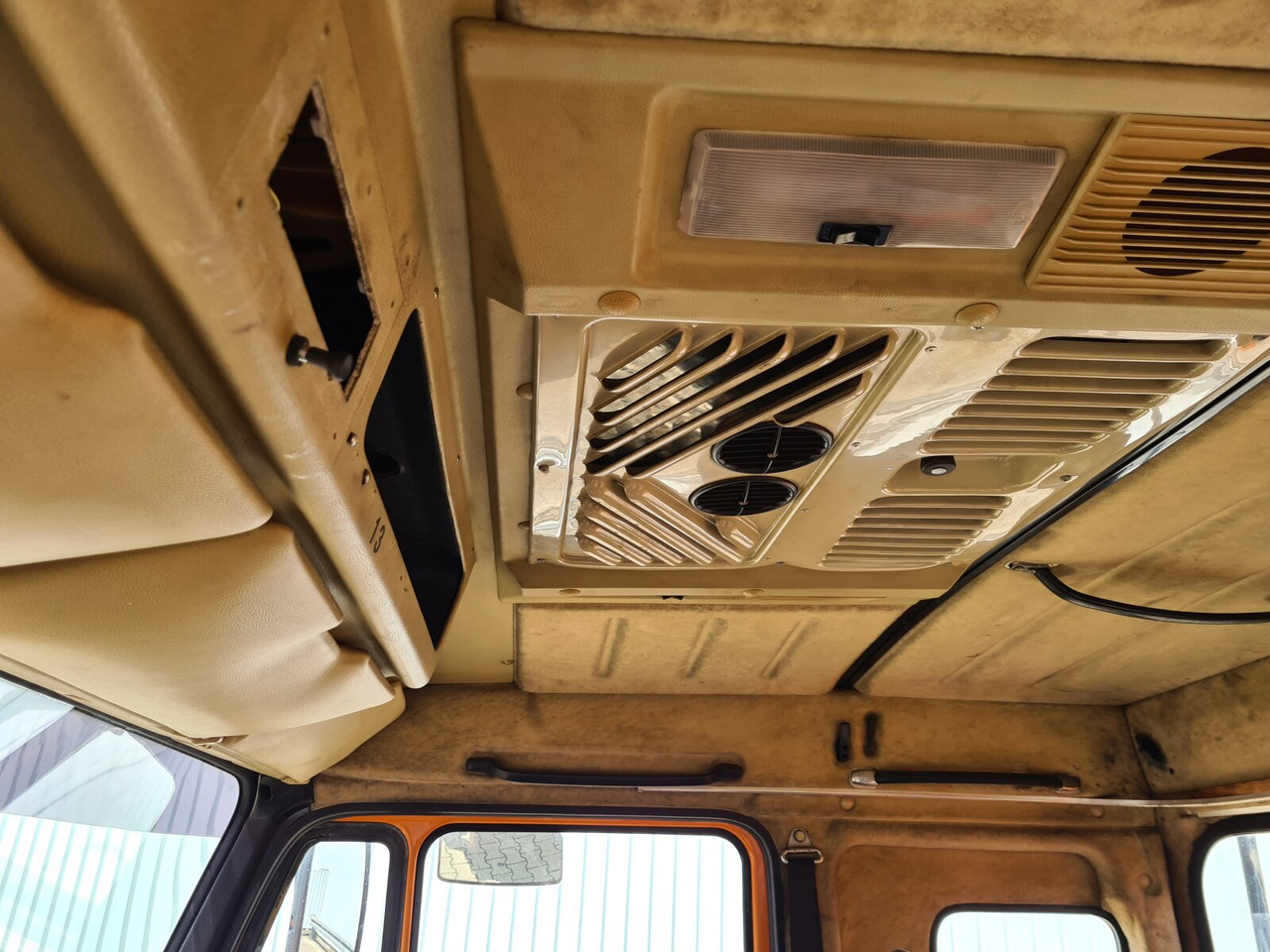 Mercedes-Benz NG 1928 A 4x4 NG 1928 A 4x4, V8-Motor, Standklima, Winterdienstaustattung - الشاسيه شاحنة: صور 5 Mercedes-Benz NG 1928 A 4x4 NG 1928 A 4x4, V8-Motor, Standklima, Winterdienstaustattung - الشاسيه شاحنة: صور 5