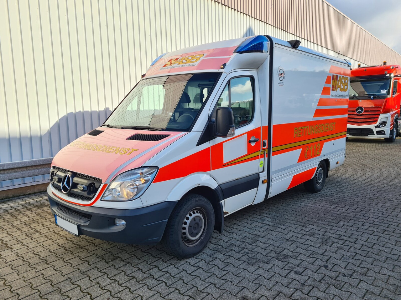 Mercedes-Benz Sprinter 316 KA 4x2 Sprinter 316 KA 4x2, Rettungswagen - فان: صور 1 Mercedes-Benz Sprinter 316 KA 4x2 Sprinter 316 KA 4x2, Rettungswagen - فان: صور 1