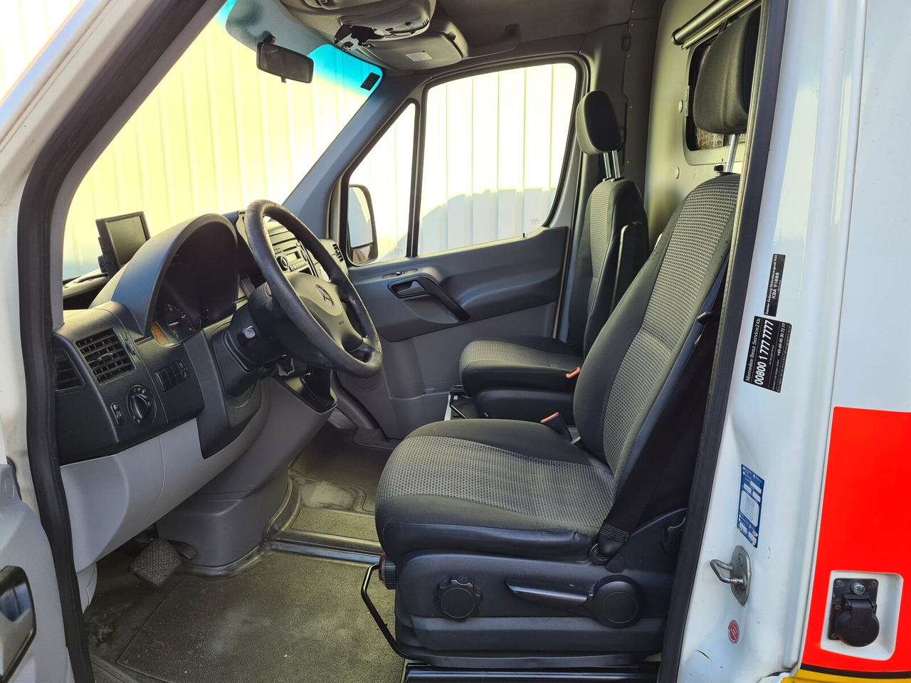 Mercedes-Benz Sprinter 316 KA 4x2 Sprinter 316 KA 4x2, Rettungswagen - فان: صور 5 Mercedes-Benz Sprinter 316 KA 4x2 Sprinter 316 KA 4x2, Rettungswagen - فان: صور 5