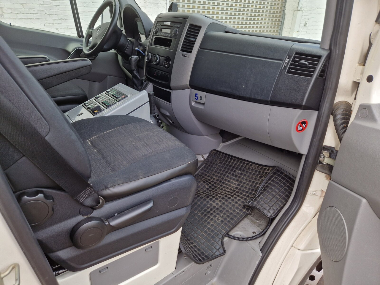 Mercedes-Benz Sprinter 516 CDI 4x2 Sprinter 516 CDI 4x2, Rettungswagen - سيارة إسعاف: صور 4 Mercedes-Benz Sprinter 516 CDI 4x2 Sprinter 516 CDI 4x2, Rettungswagen - سيارة إسعاف: صور 4
