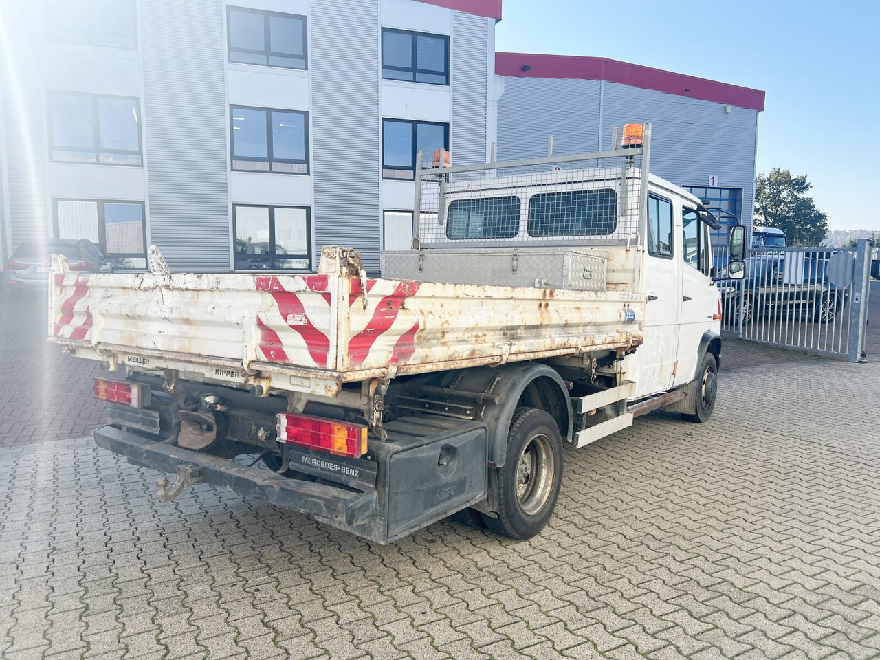 Mercedes-Benz Vario 816 D 4x2 Doka Vario 816 D 4x2 Doka, 2x AHK, Meiller Kipper - قلابات: صور 3 Mercedes-Benz Vario 816 D 4x2 Doka Vario 816 D 4x2 Doka, 2x AHK, Meiller Kipper - قلابات: صور 3