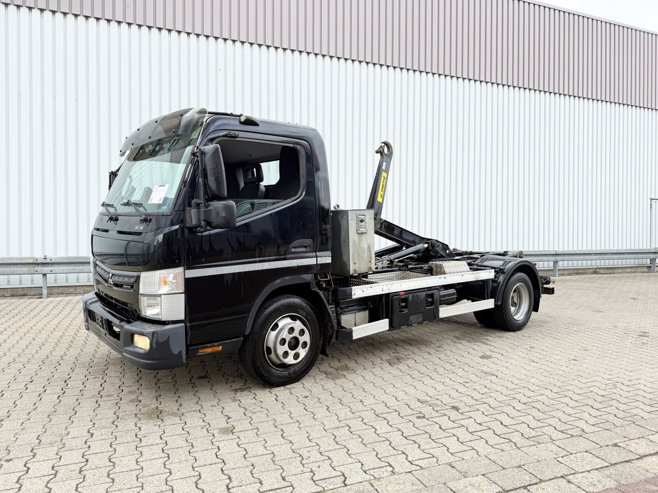 Mitsubishi Canter Fuso 9C18 4x2 Canter Fuso 9C18 4x2, Marrel City Abrollanlage - شاحنة ذات الخطاف: صور 1 Mitsubishi Canter Fuso 9C18 4x2 Canter Fuso 9C18 4x2, Marrel City Abrollanlage - شاحنة ذات الخطاف: صور 1