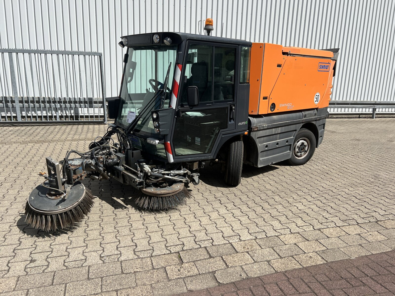 Schmidt Swingo Compact 200 4x2 Swingo Compact 200 4x2, Kehrmaschine - شاحنة: صور 1 Schmidt Swingo Compact 200 4x2 Swingo Compact 200 4x2, Kehrmaschine - شاحنة: صور 1