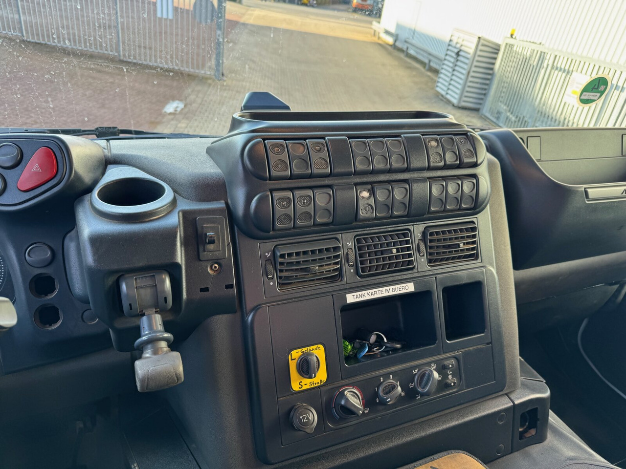 Trakker AD260T36W 6x6 Trakker AD260T36W 6x6 - قلابات: صور 5 Trakker AD260T36W 6x6 Trakker AD260T36W 6x6 - قلابات: صور 5