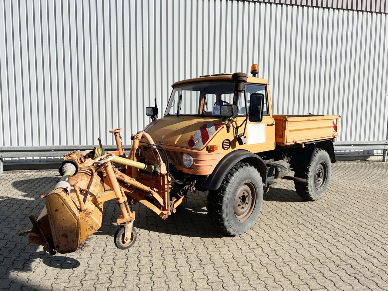 Unimog U84 406 4x4 U84 406 4x4, Kommunalhydraulik, Zapfwelle vorn & hinten, EX-Kommune - قلابات, سيارة بلدية: صور 1 Unimog U84 406 4x4 U84 406 4x4, Kommunalhydraulik, Zapfwelle vorn & hinten, EX-Kommune - قلابات, سيارة بلدية: صور 1