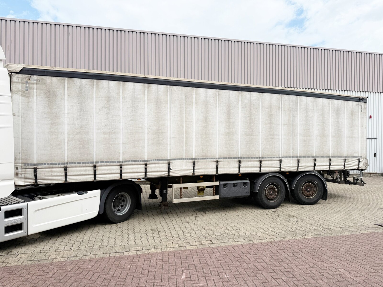 WEB Trailer LPRS 18 WEB Trailer LPRS 18, Liftachse, Zwangslenkung, Edscha, Stapleraufnahme - نصف مقطورة مسطحة: صور 1 WEB Trailer LPRS 18 WEB Trailer LPRS 18, Liftachse, Zwangslenkung, Edscha, Stapleraufnahme - نصف مقطورة مسطحة: صور 1